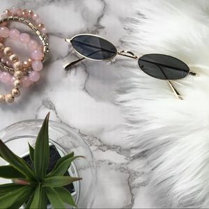 Small oval frames Sunnies